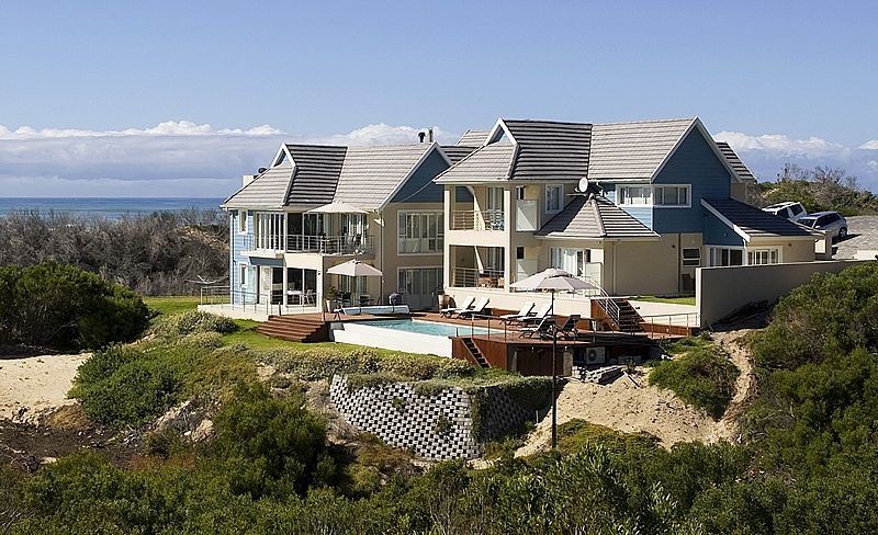 Moya Manzi Beach House