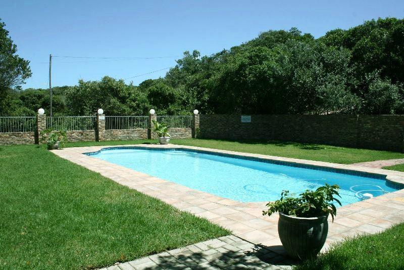 Rugged Rocks Beach Cottages | Port Alfred Accommodation