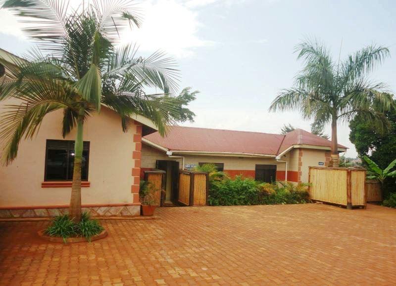 Palm Gardens and Guest House | Kyebando Accommodation