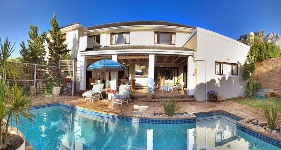 Birch Lodge | Camps Bay Accommodation