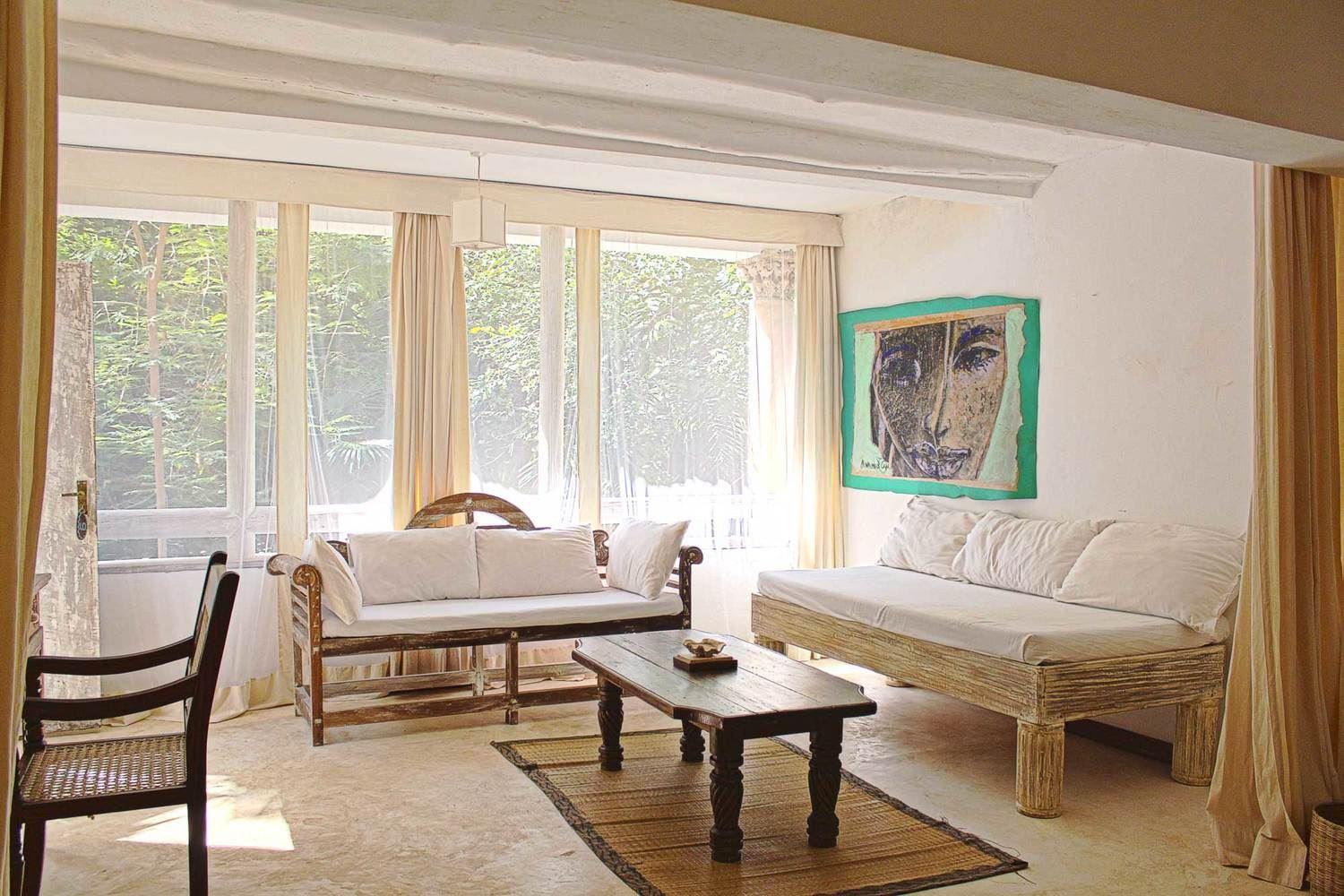 White Elephant Sea and Art Lodge Reserve Your Hotel, SelfCatering, or Bed and Breakfast Room