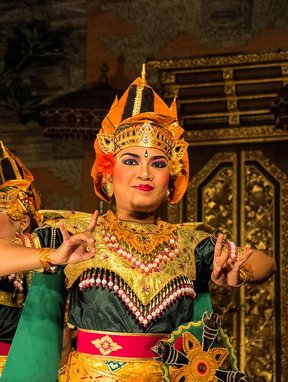 Balinese dance legong, Ubud Palace, 2013