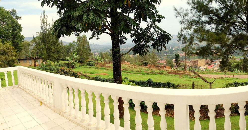 White Horse Inn | Accommodation Kabale
