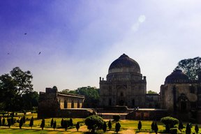 Bada Gumbad Masjid. Lodi Gardens, New Delhi.