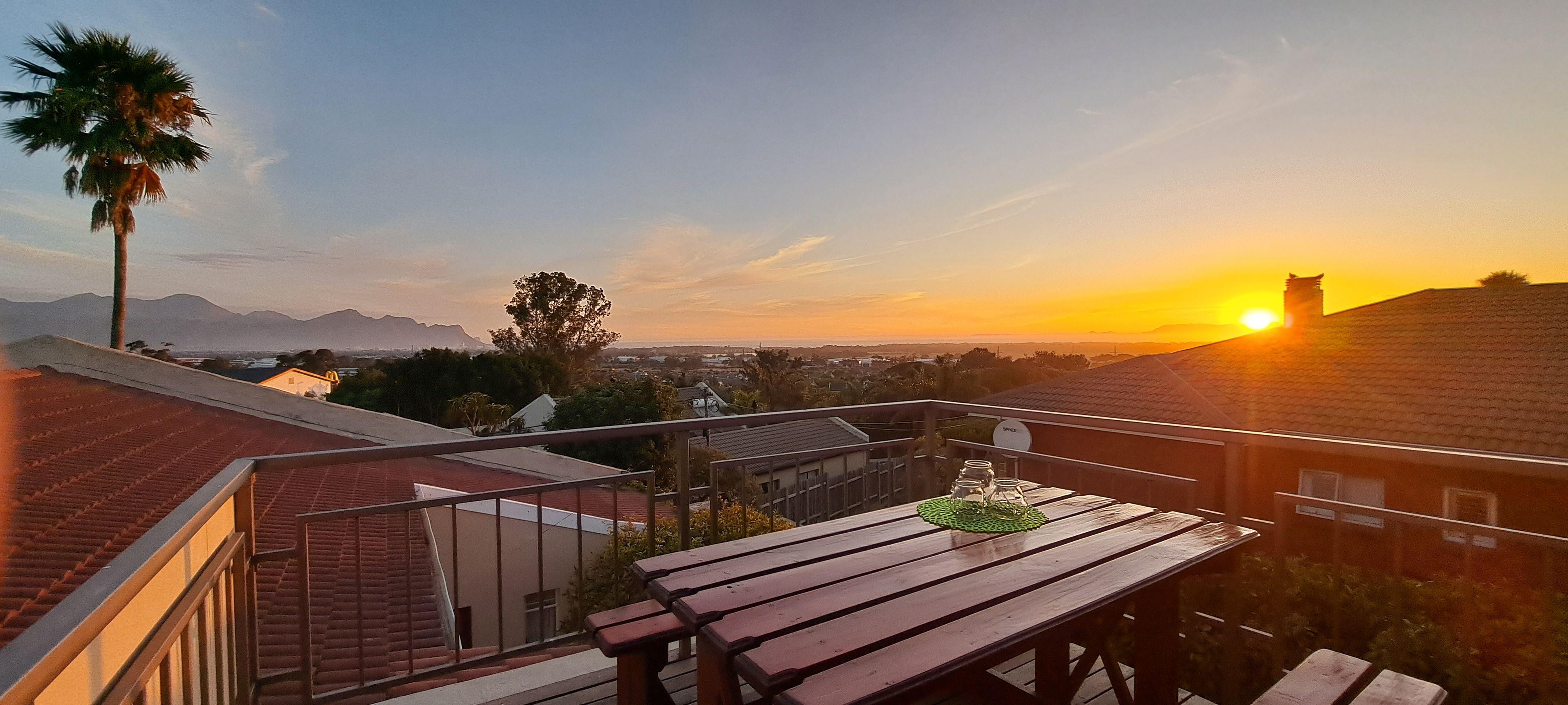 Sunset View Self Catreing | Heldervue Accommodation