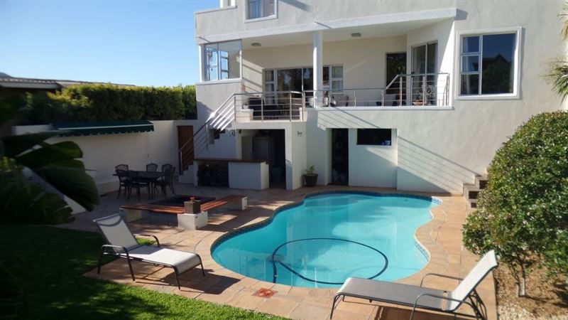 Entertainment and pool area