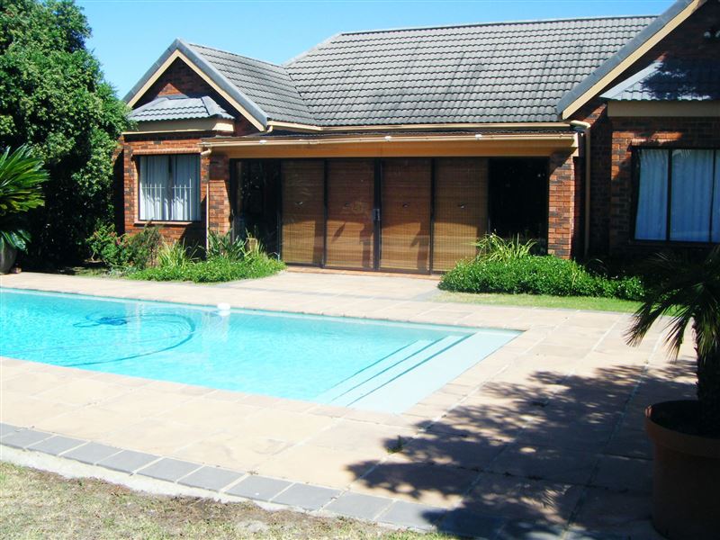 Garden and swimming pool