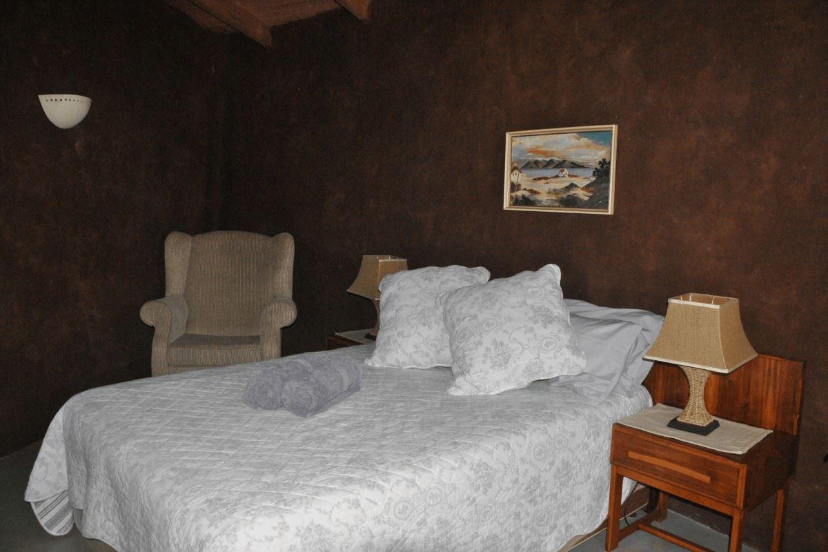 The Funny Farm Shire | Accommodation Rondevlei