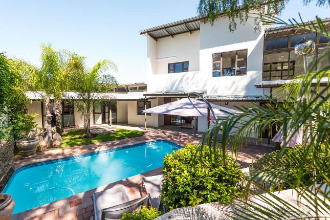 Garden and swimming pool