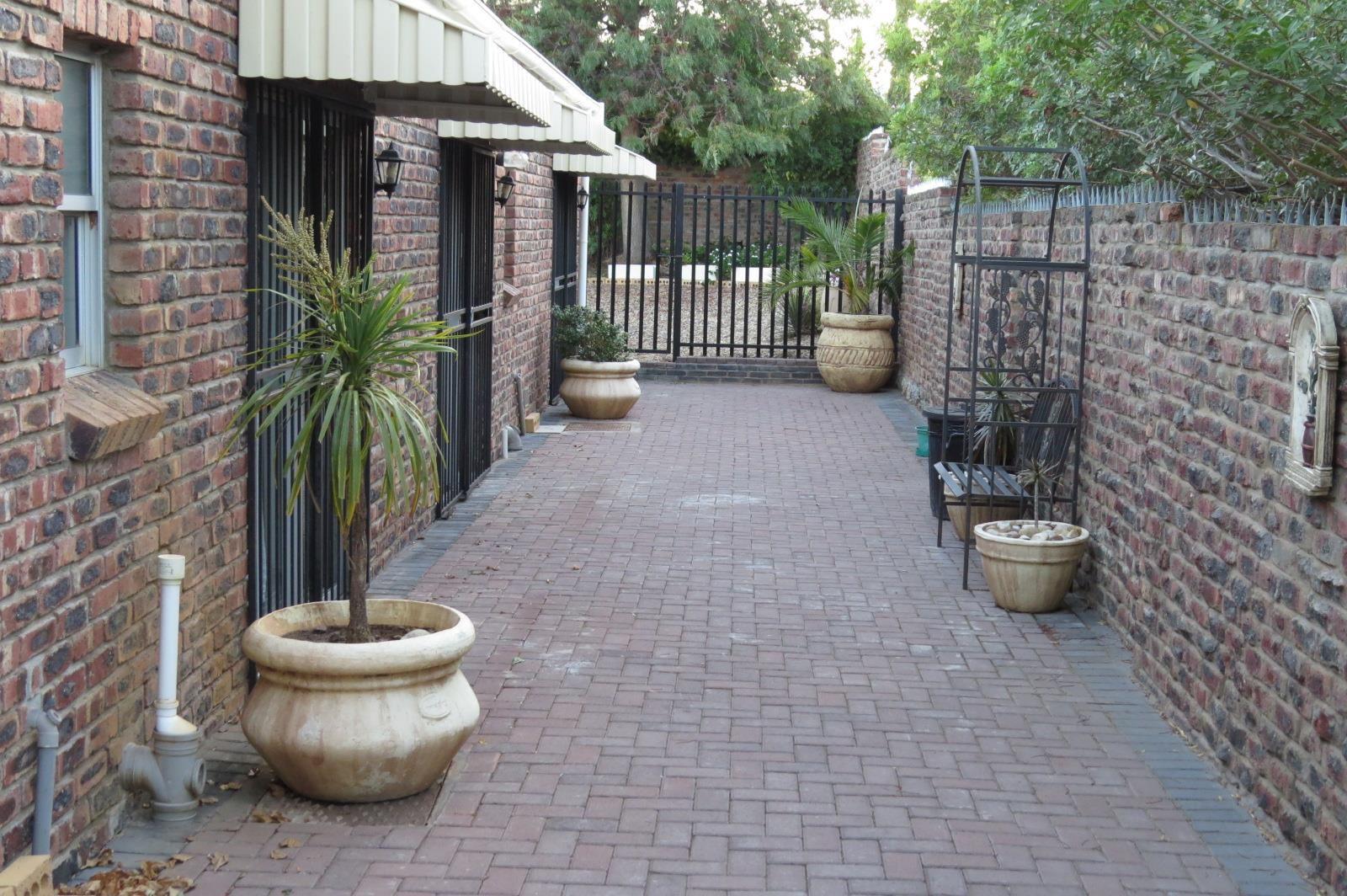 Coral Tree Guest Rooms | Worcester Accommodation