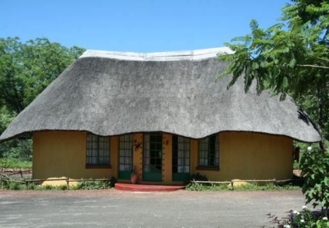 Lesoma Valley Lodge | Kasane Accommodation