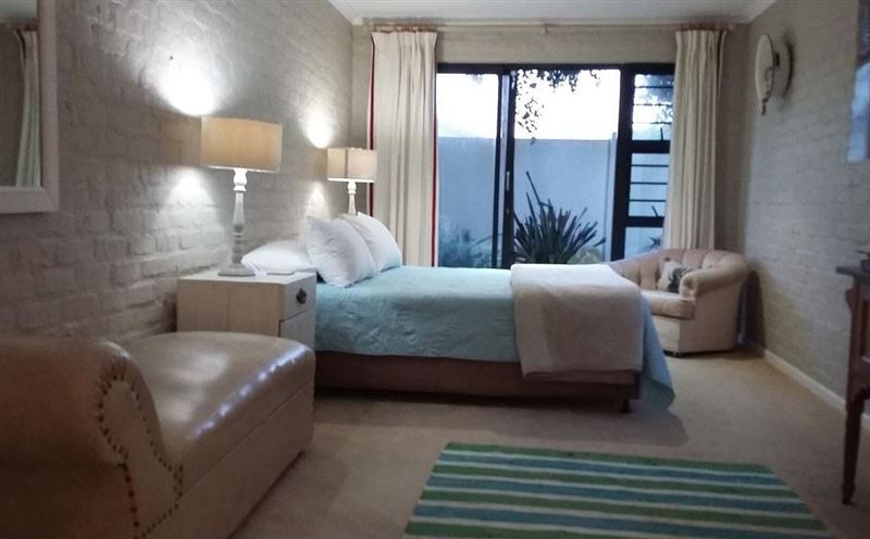 Bedroom with en- suite shower..room 2