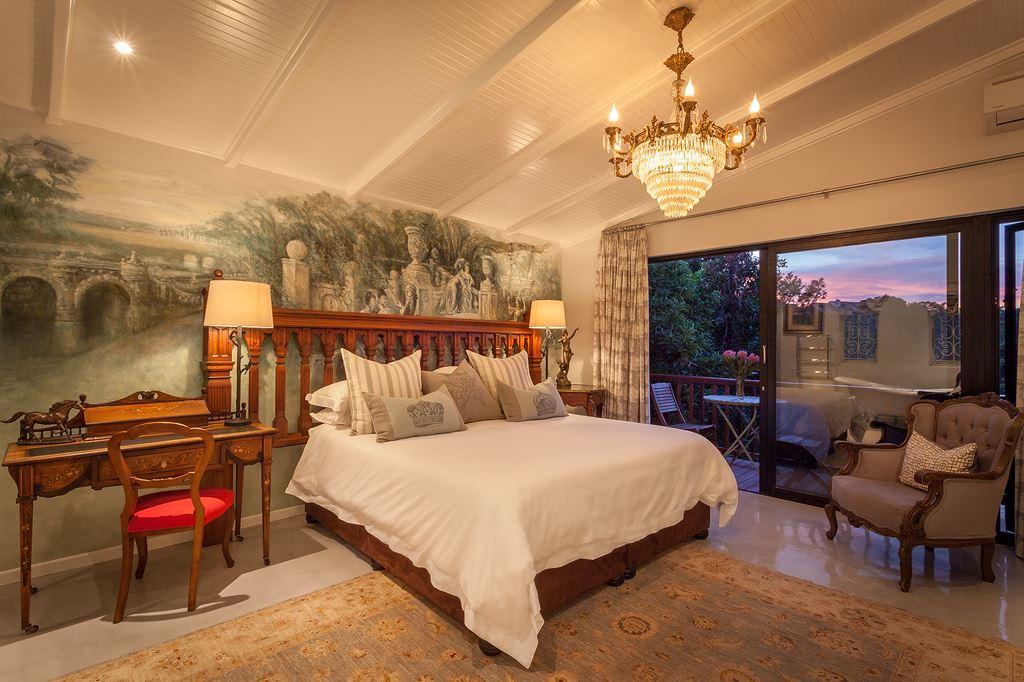 The Loerie Hide | Bonnie Doon Accommodation