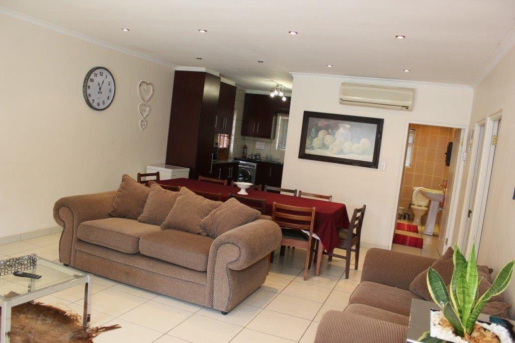 At The Falcon Self-catering Cottage | Accommodation Table View