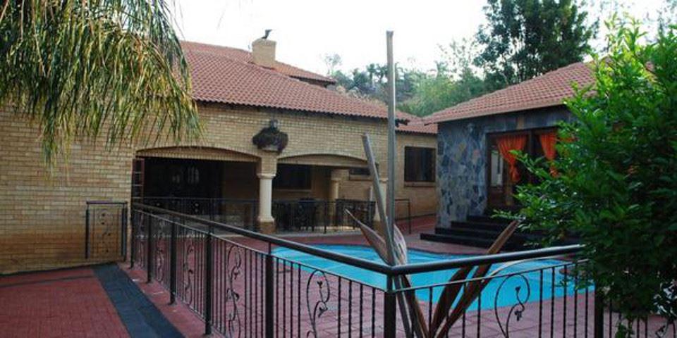 Paula's Guest House | Accommodation Rustenburg
