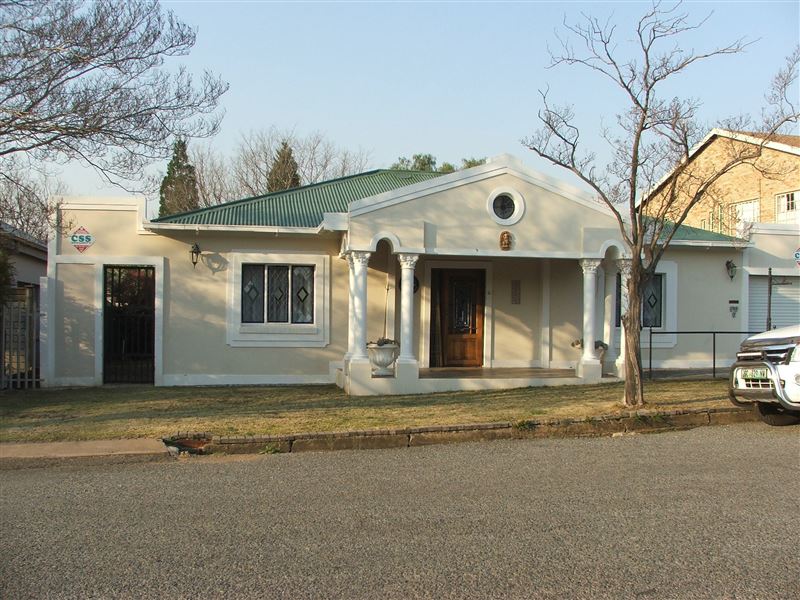 Front View © M.Moorhouse