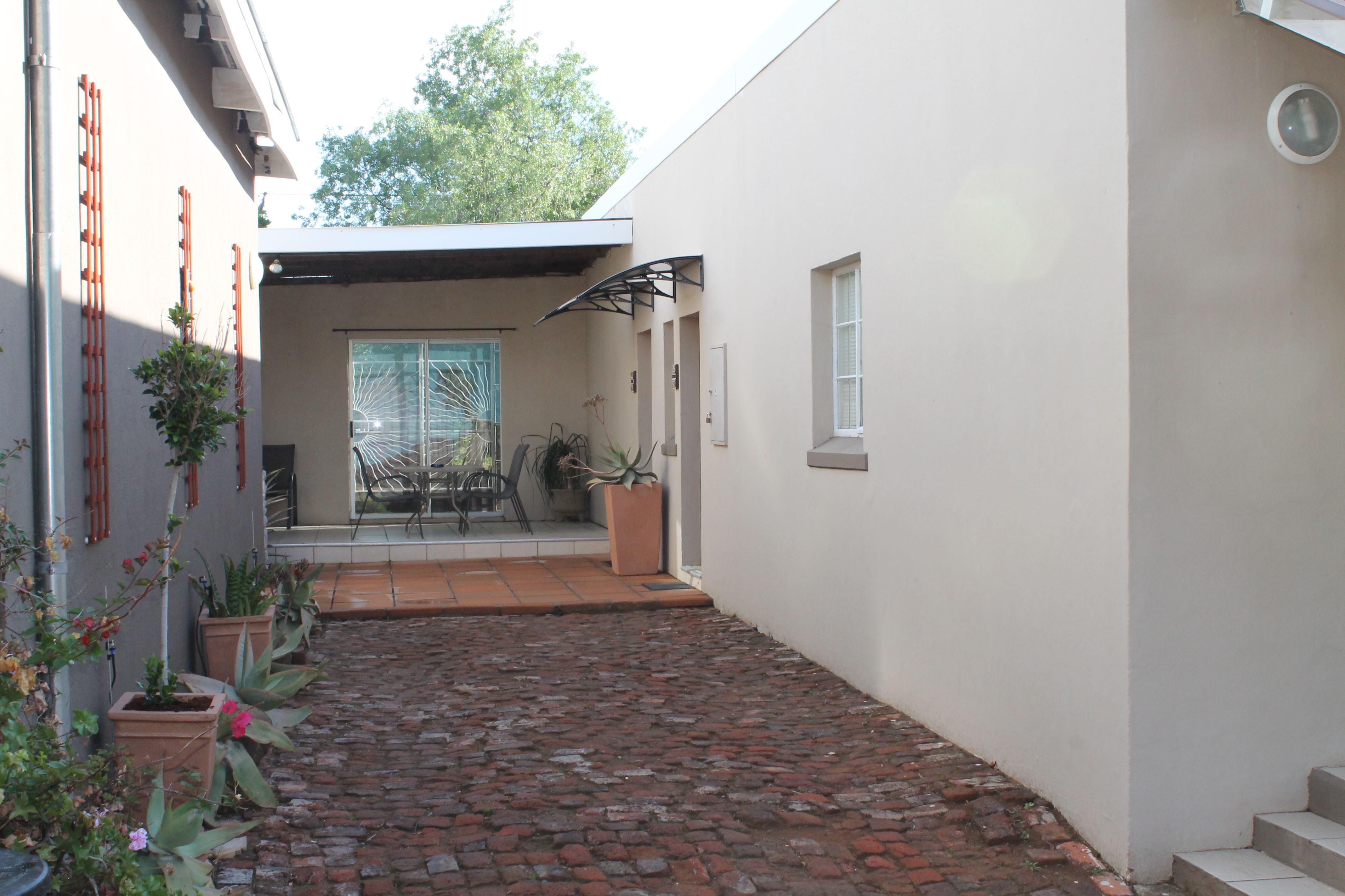 Lazy Gecko | Cradock Accommodation