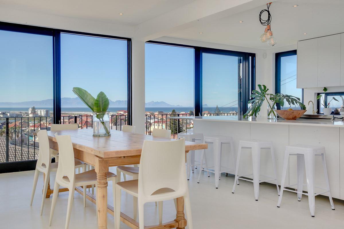 Muizenberg Villa | Specials Muizenberg