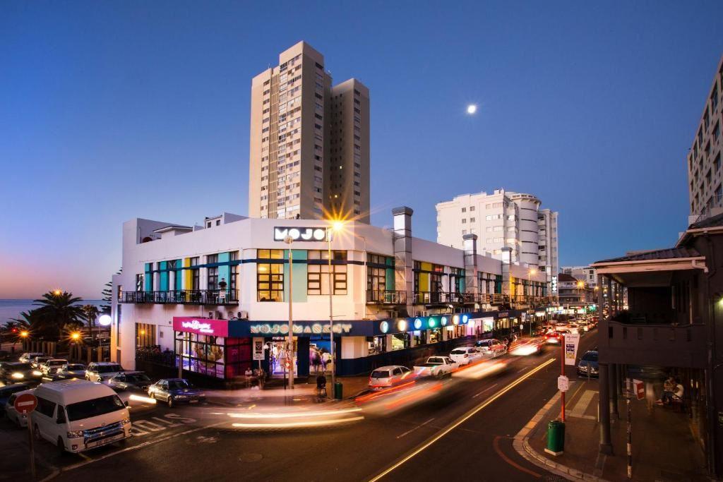 Mojo Hotel & Hostel