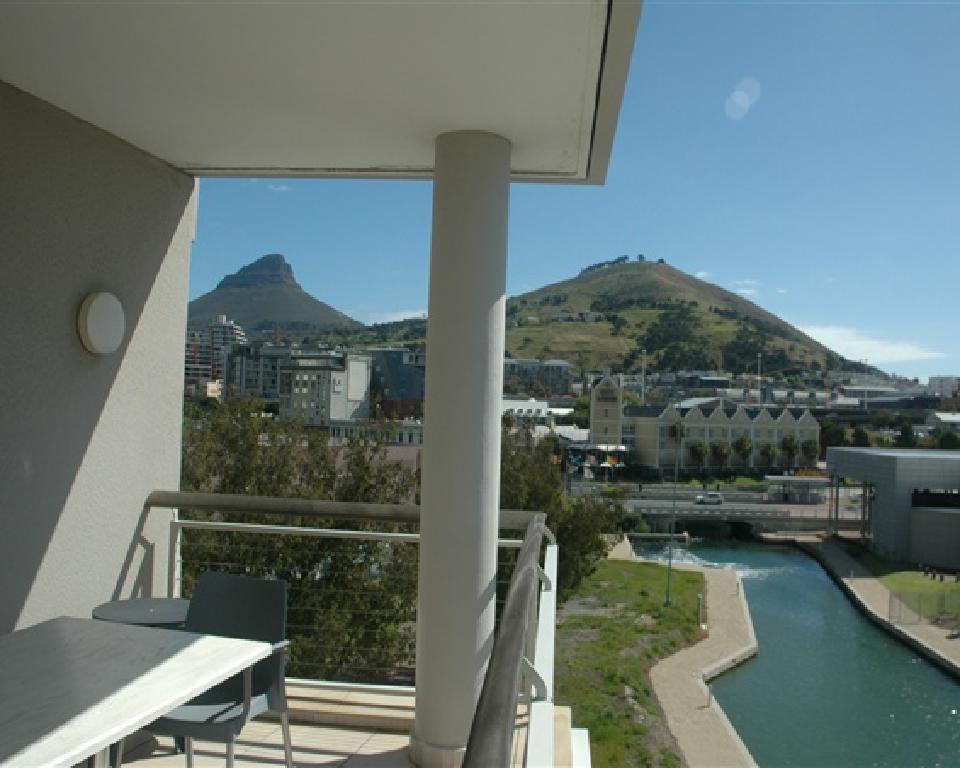 501 Canal Quays | Accommodation De Waterkant