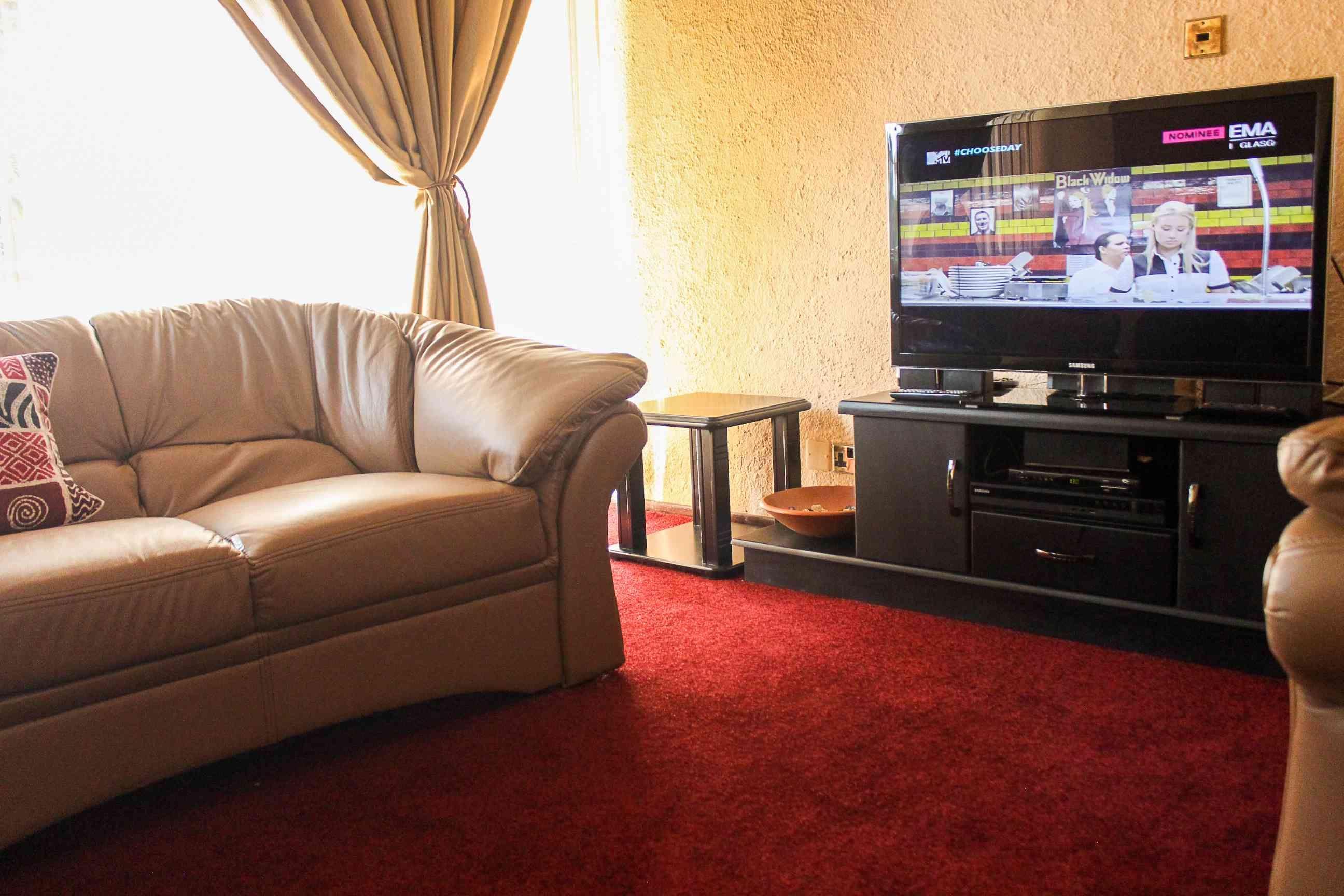 Lolo's Apartments | Avenues Accommodation