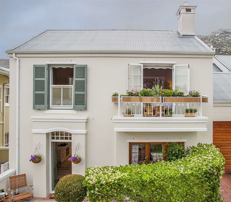 View from the house standing at the communal pool © Vaughan Adams Photography
