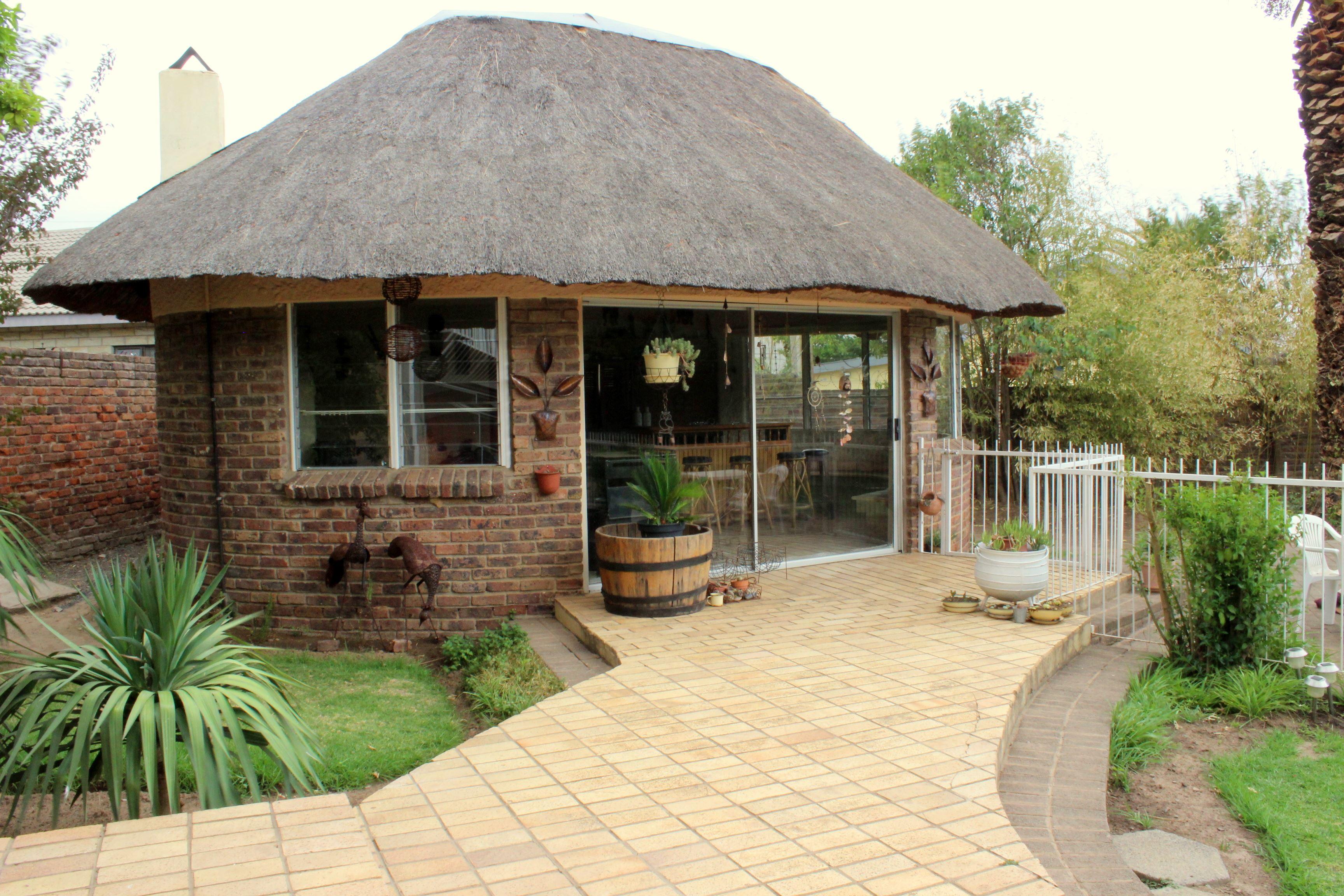 Manya Guest Lodge | Accommodation Ladybrand