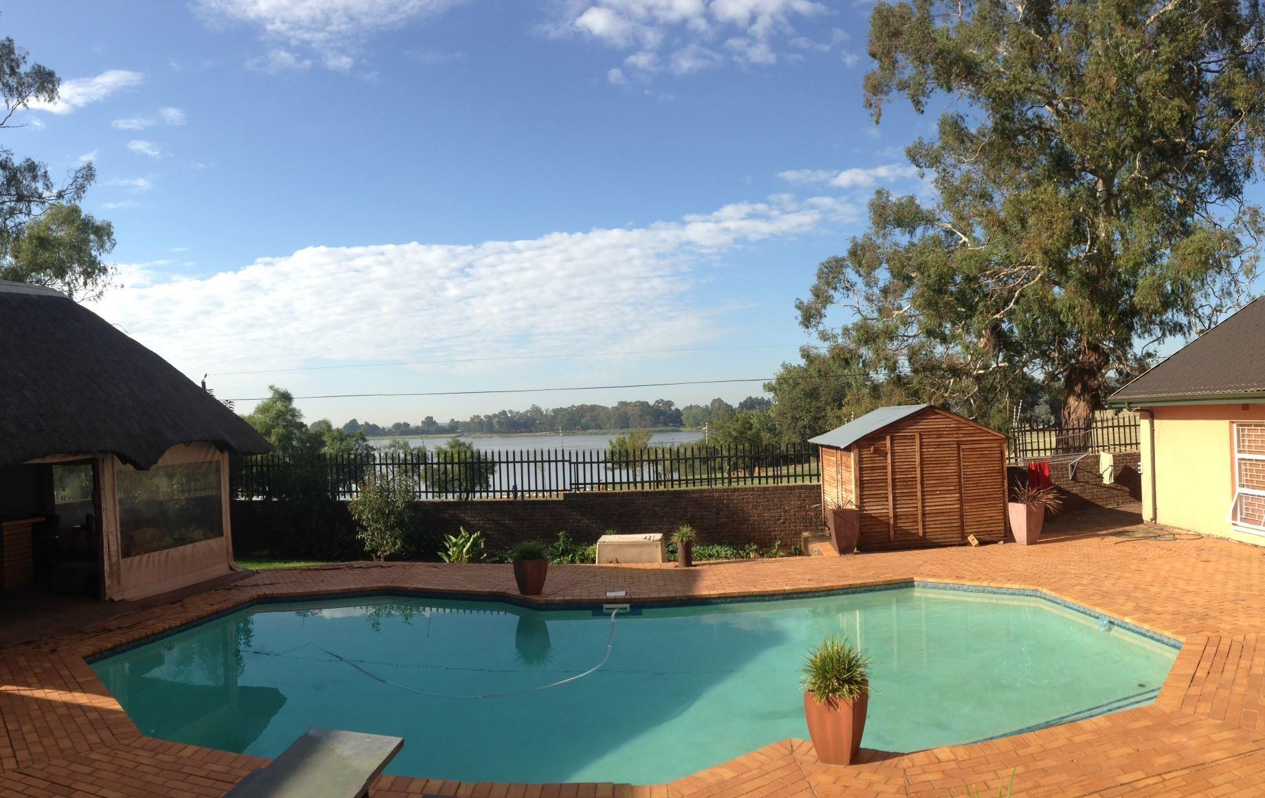 Lakeview Backpackers | Bonaero Park Accommodation