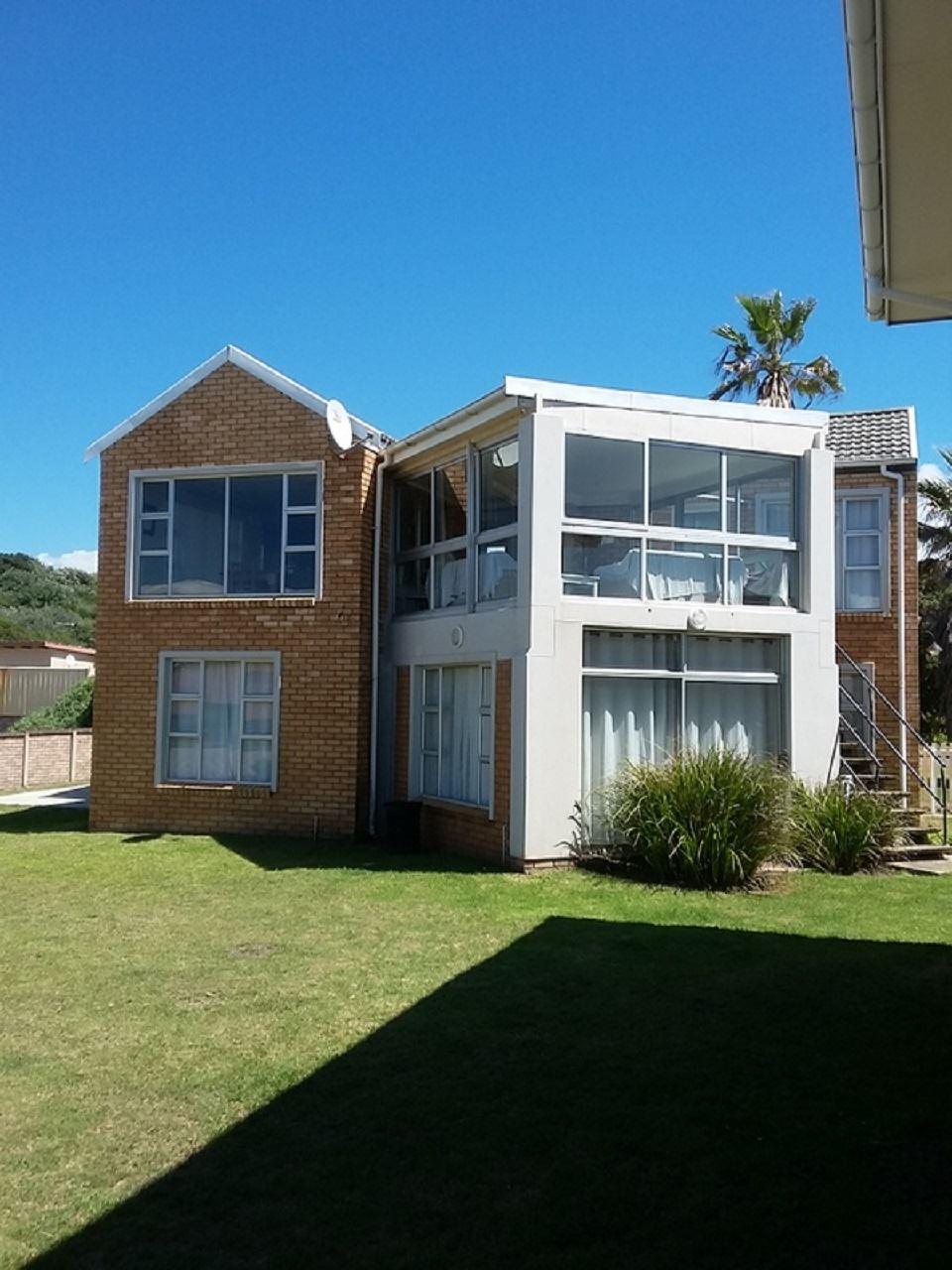Willows Beach House | Kidd's Beach Accommodation