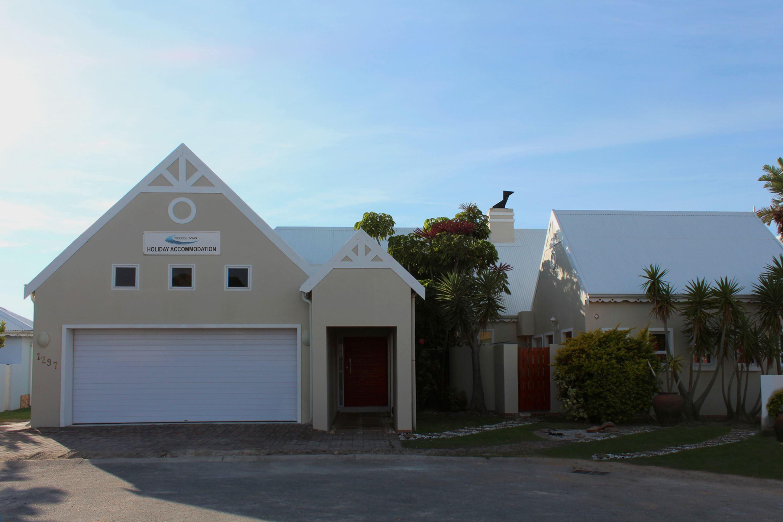 Waterside Living - Marina Martinique 1297