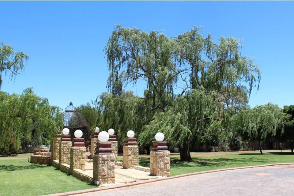The Willow Tree Guest House | Accommodation Wilkoppies