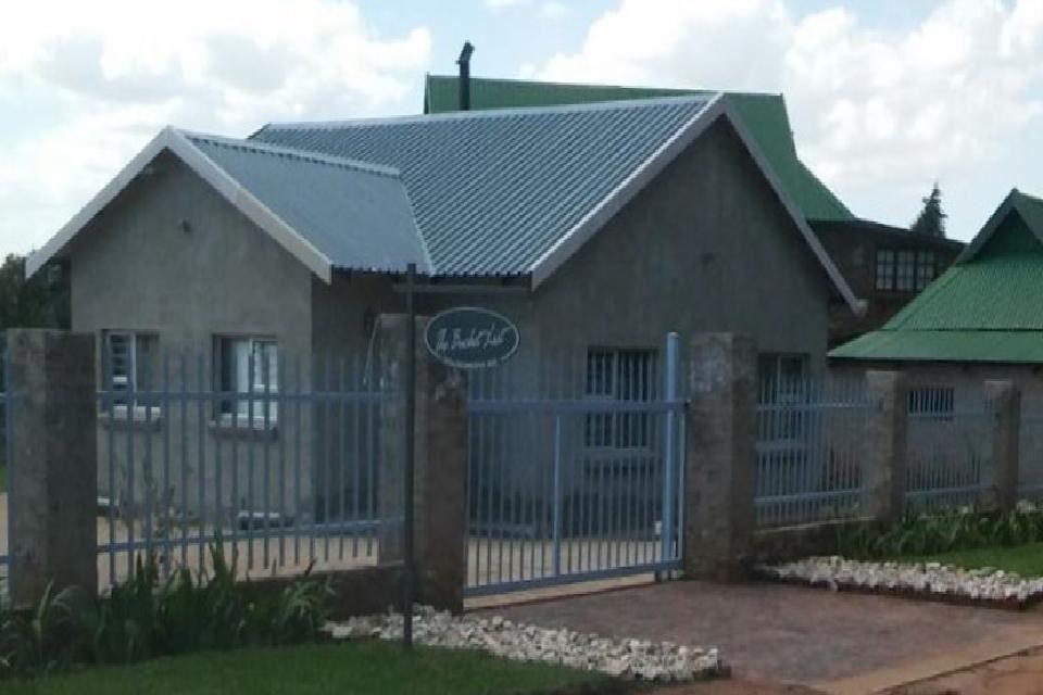The Bucket List | Dullstroom Accommodation