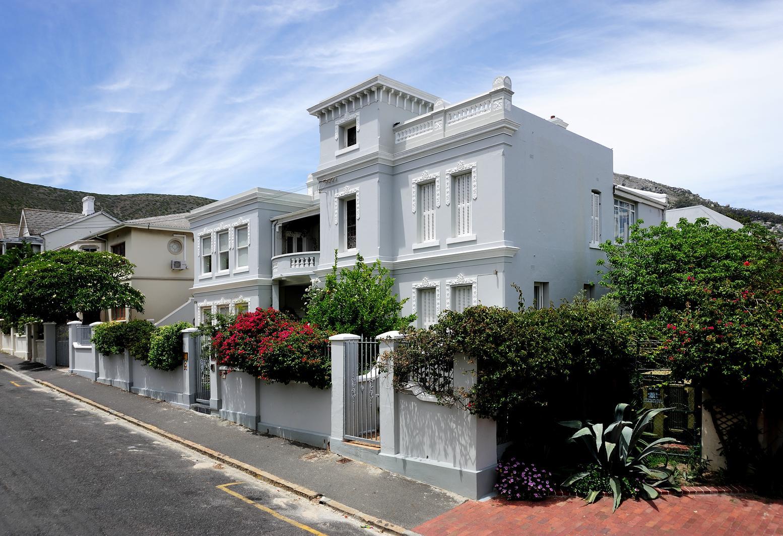 Barry Hall Apartments | Self-catering Fresnaye
