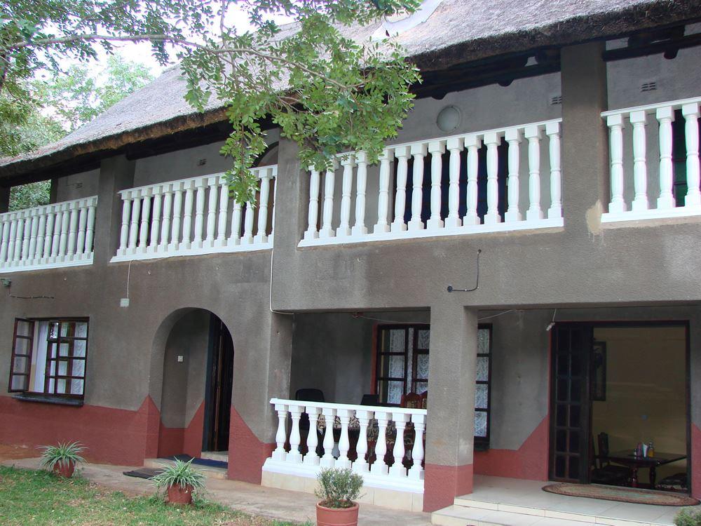 Mopani Lodge | Victoria Falls Accommodation