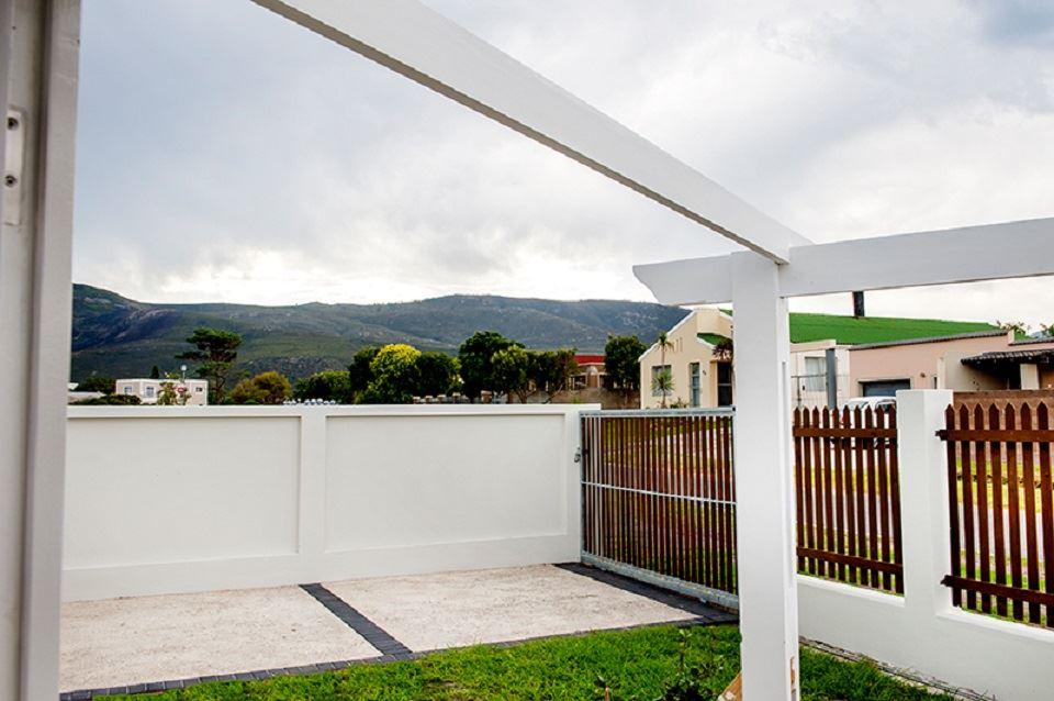 Sandbaai Cottages | Hermanus Specials