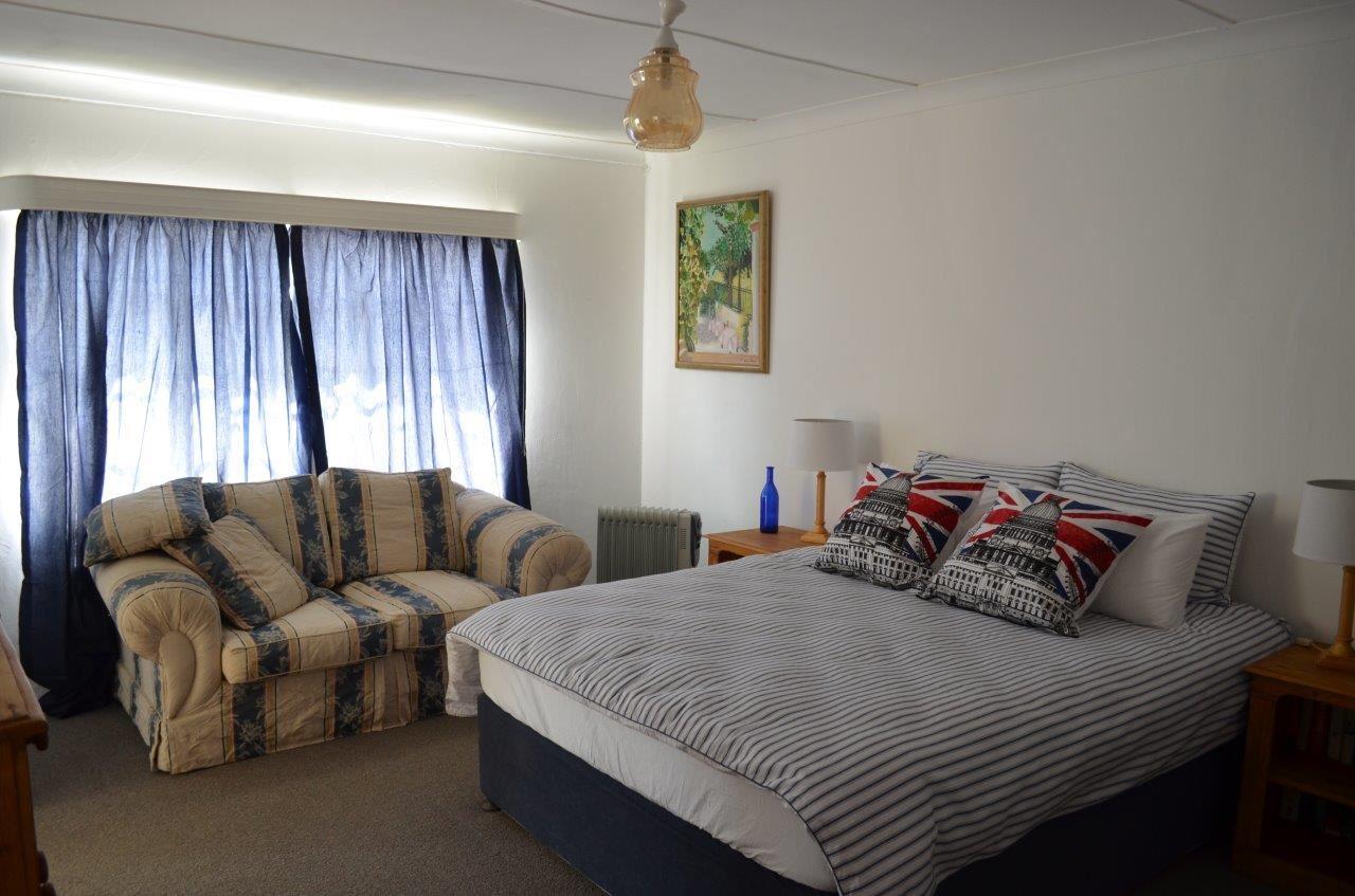 All rooms have queen size beds. © TBS