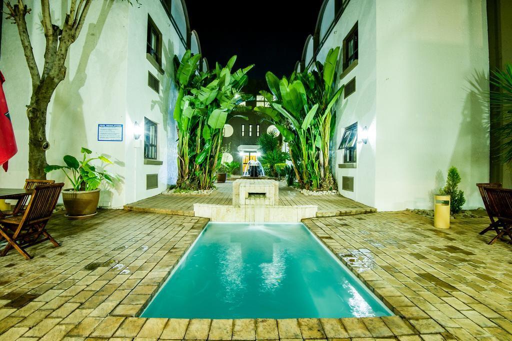 Sierra on Main Hotel