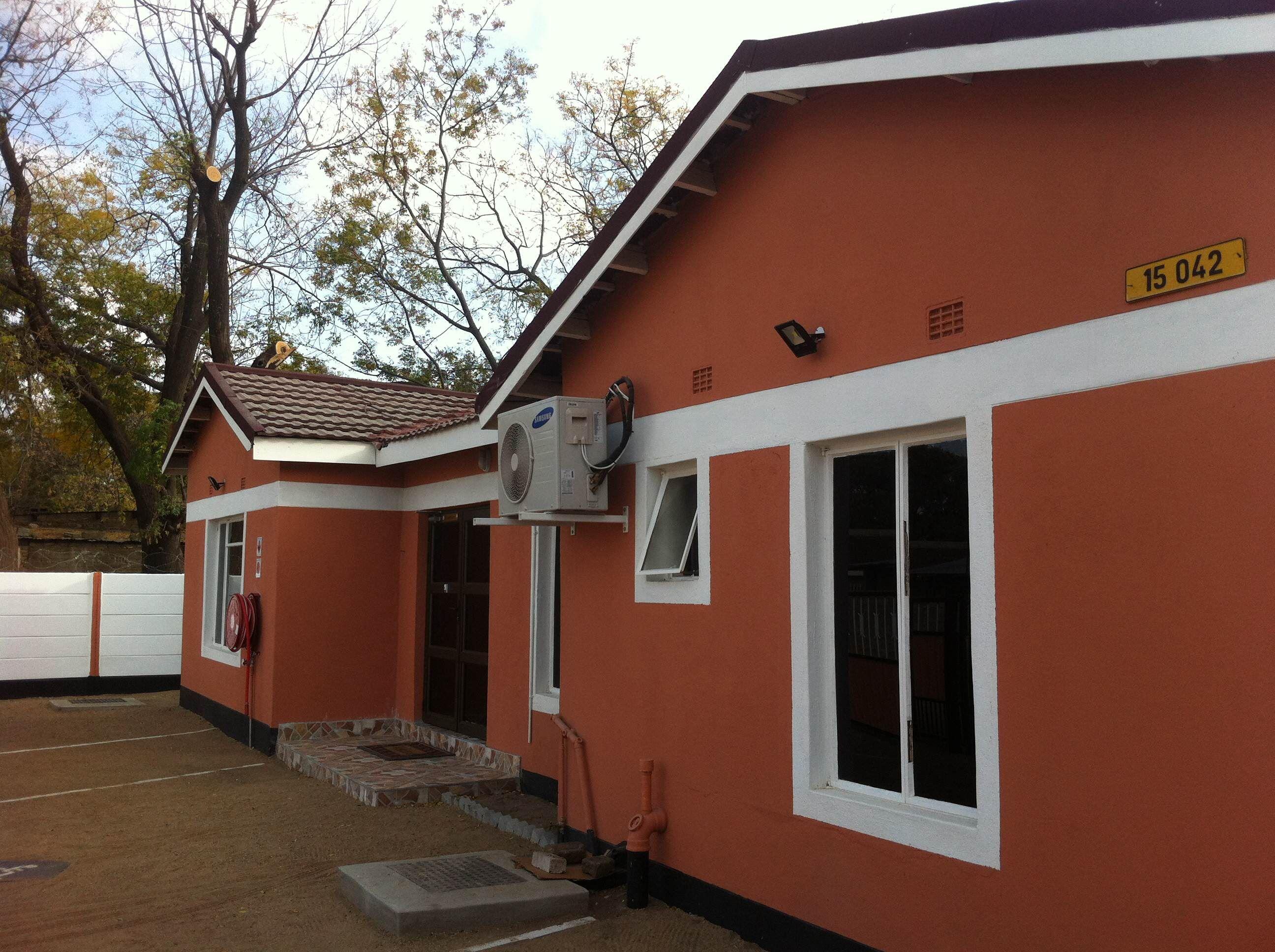 King Bed Guest Inn | Lodges Francistown