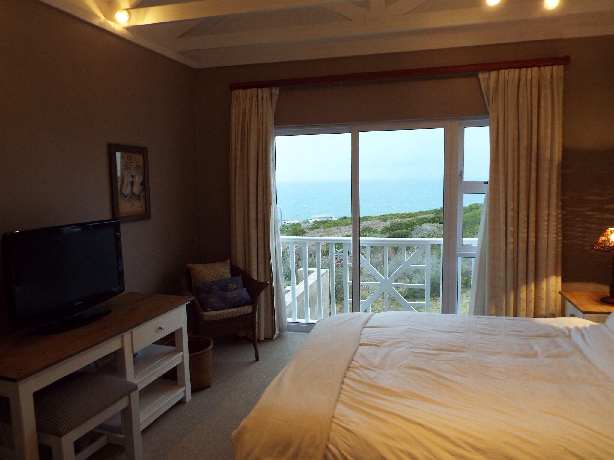 Pinnacle Point Pool Lodge