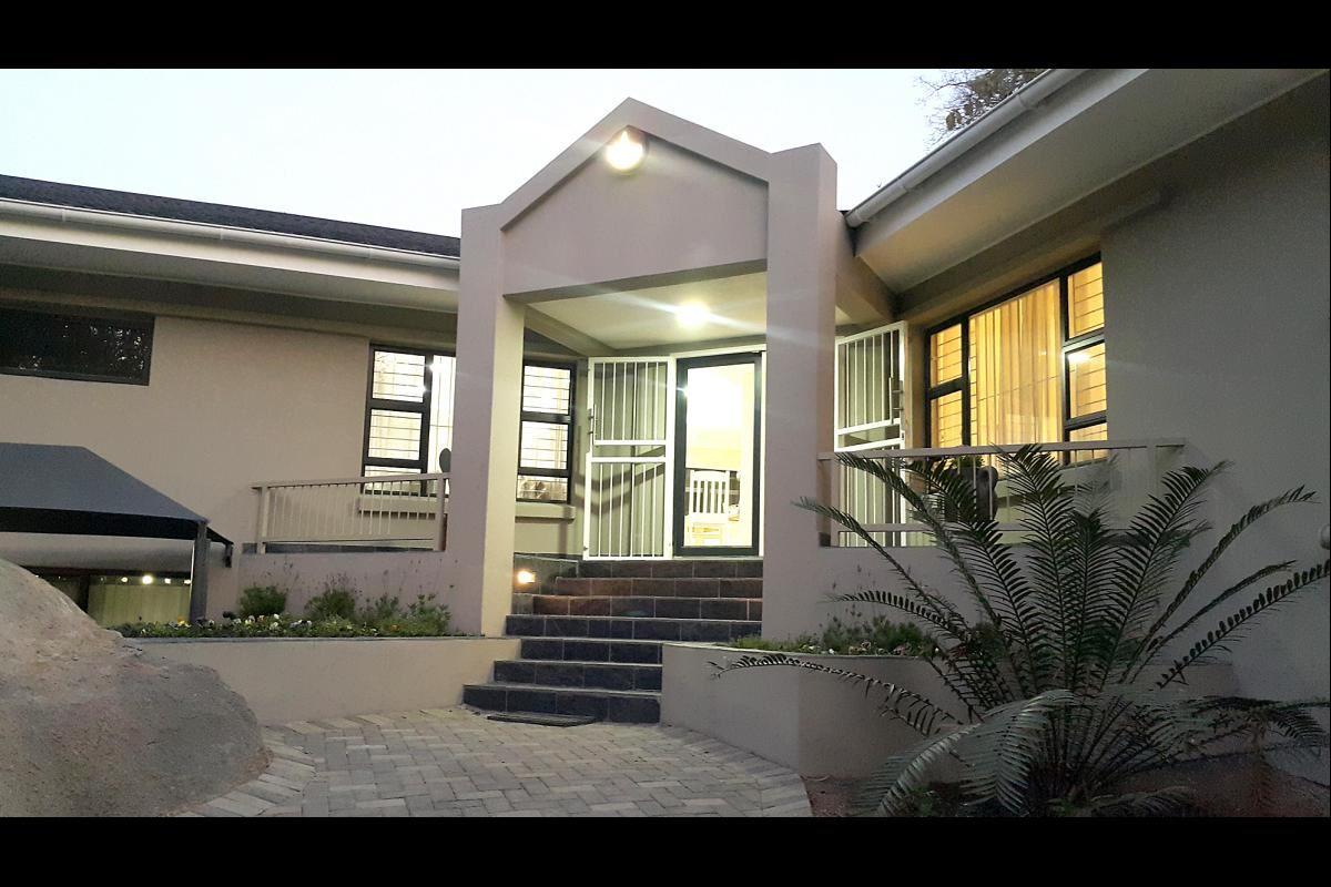 Vineyard on the Hill Guest House | Accommodation Sonheuwel Central