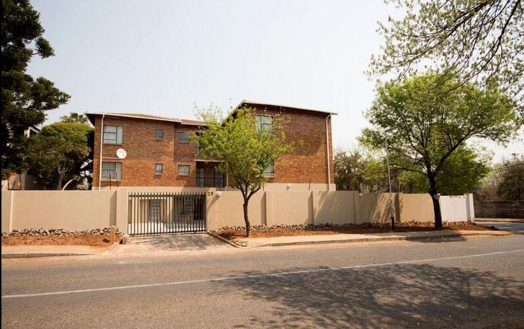 Khamanzi Lodge & Tours | Cresta Accommodation
