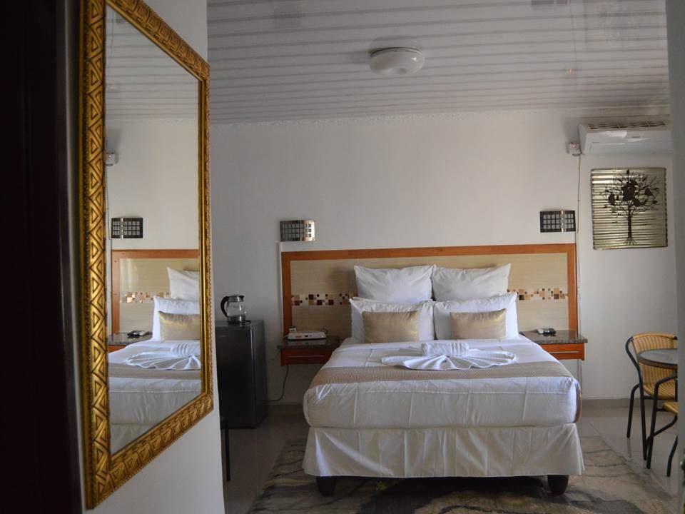 Crown Guest Lodge