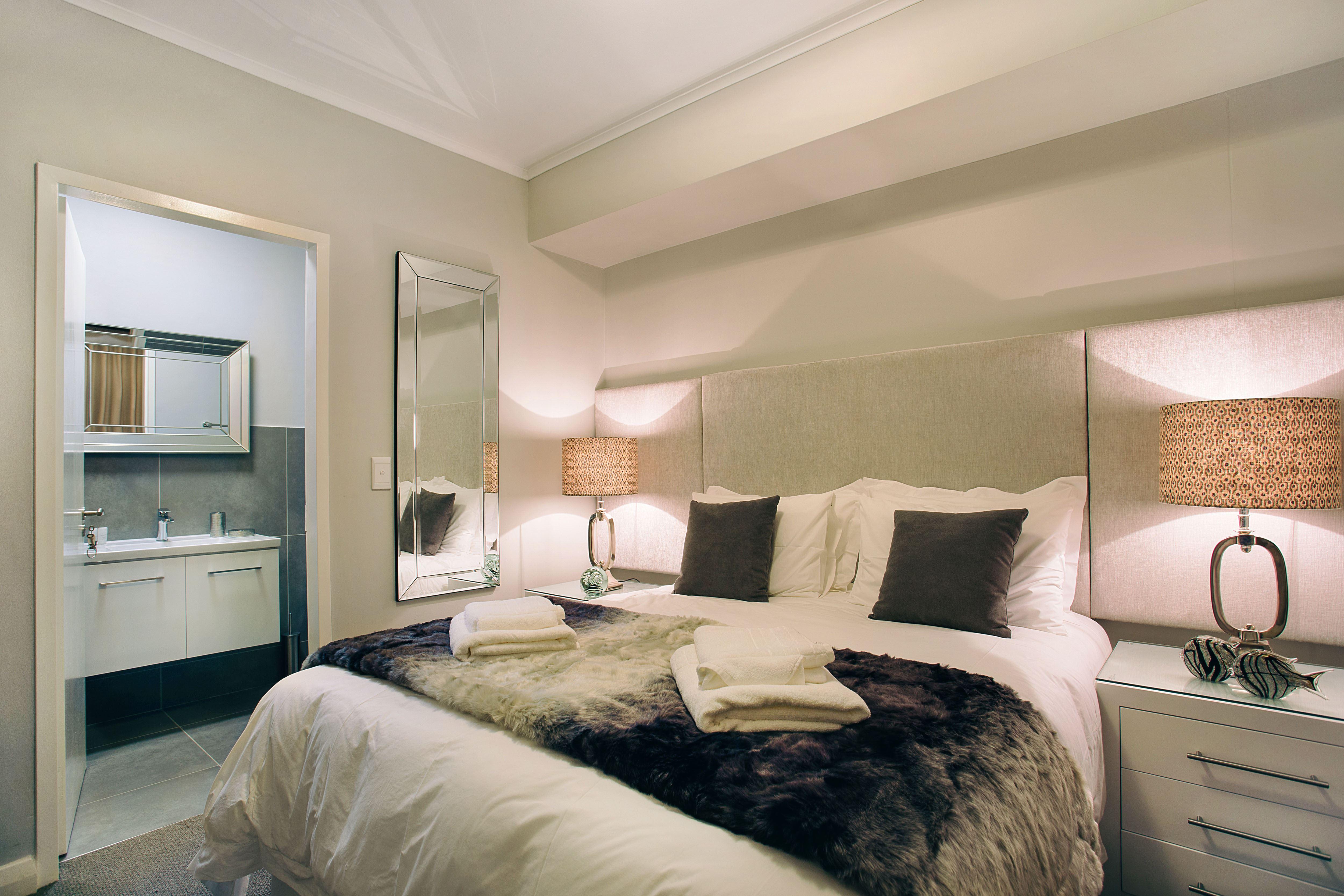 Deluxe Apartment Mayfair | Century City Accommodation