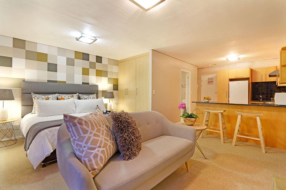 Afribode Fountain Fever | Cape Town City Centre Accommodation