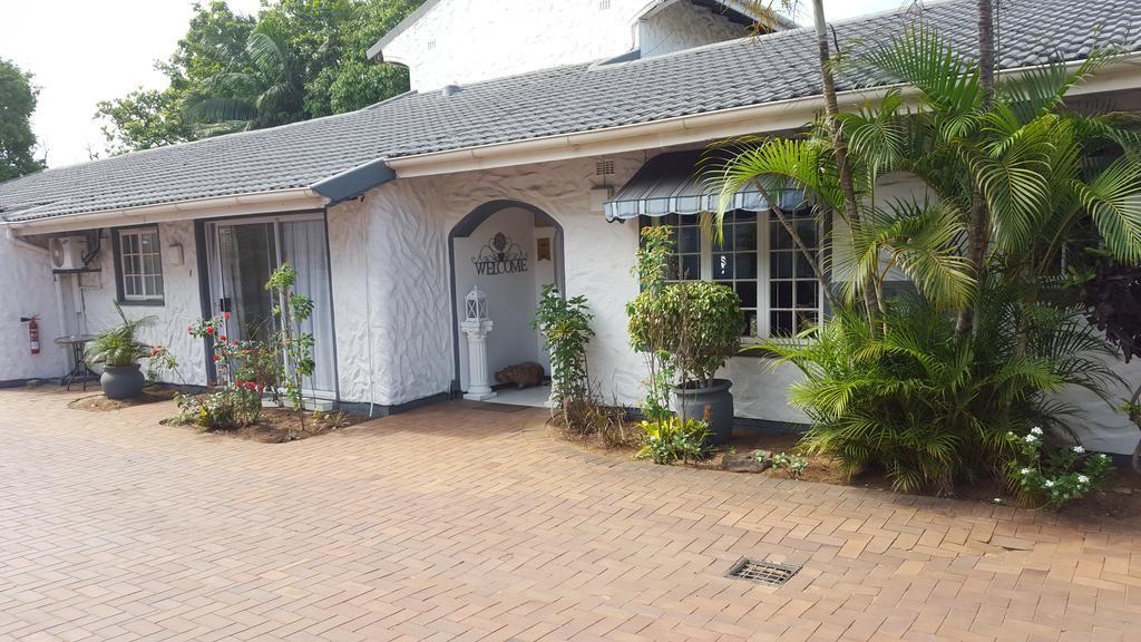 Old 'n New Bed & Breakfast | Accommodation Umhlanga Rocks