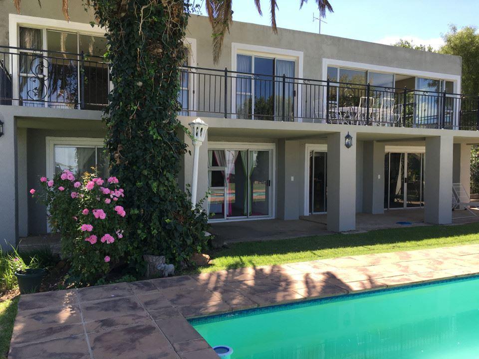 Danica's On The Vaal Guesthouse | Accommodation Deneysville