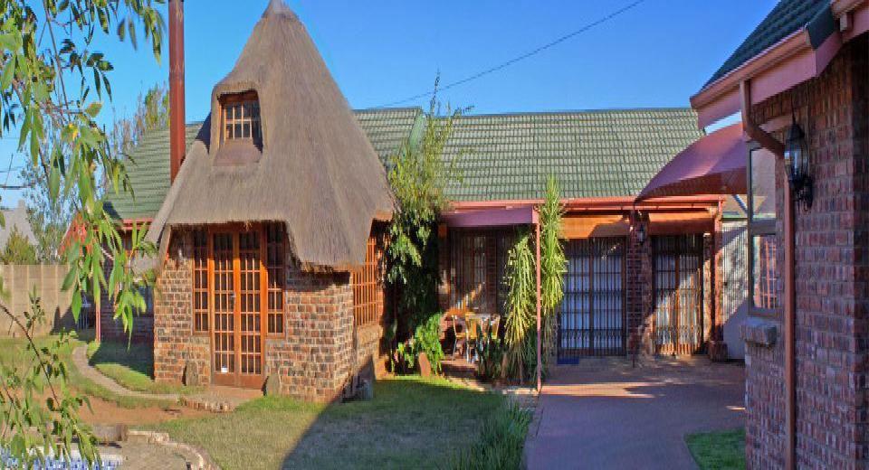 Ebony and Ivory | Accommodation Pellissier