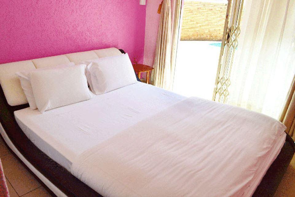Quereba Bed & Breakfast | Riviera Park Accommodation