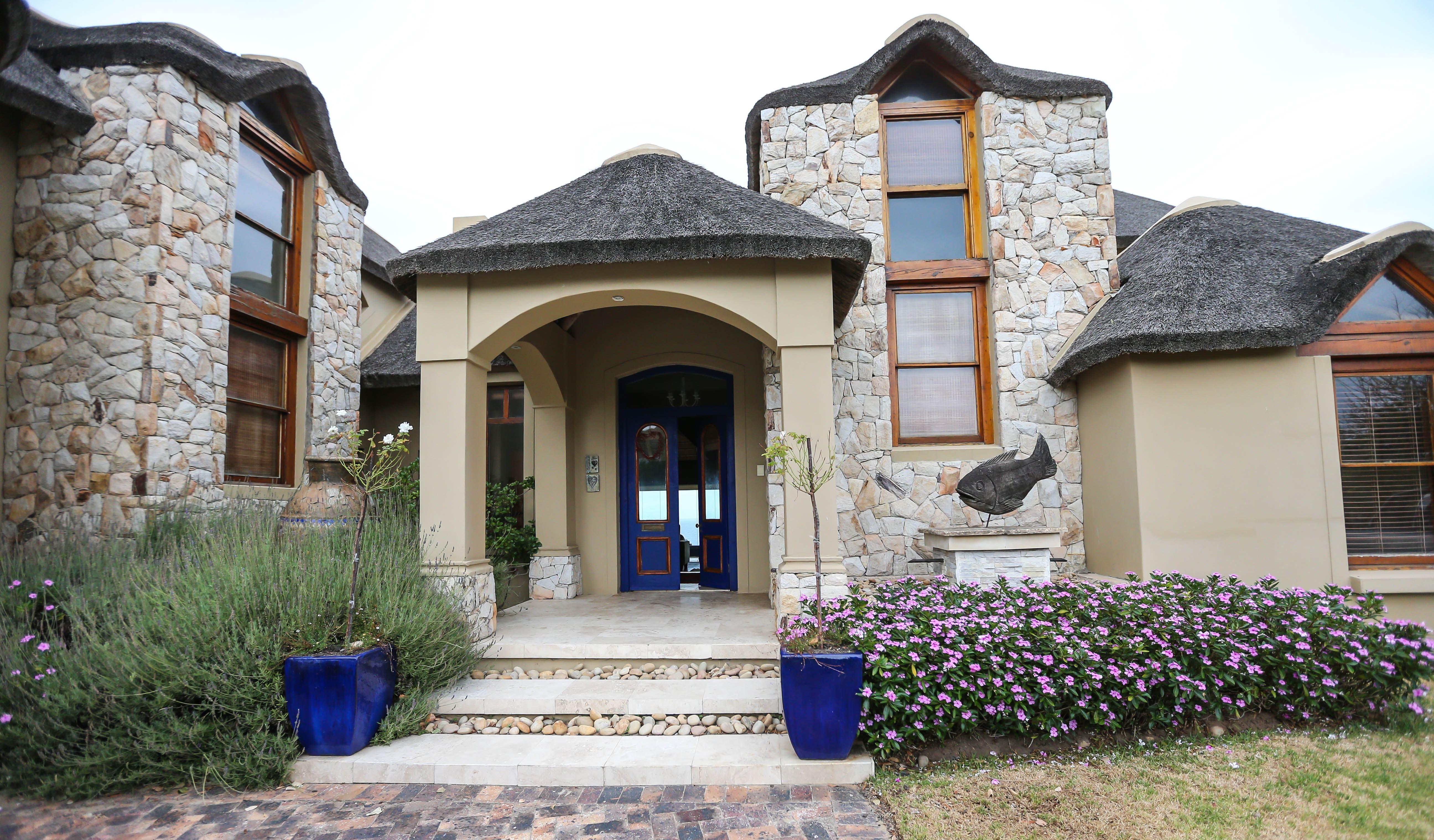 Ichtus B&B | Accommodation Cola Beach