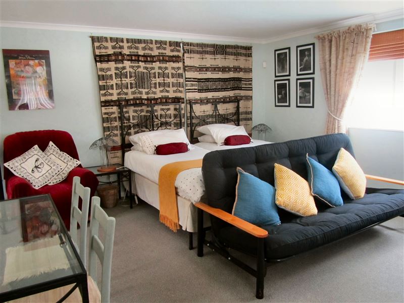 Beds and sitting area © yes